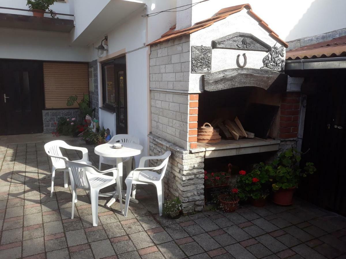 קארלובץ Apartmani Kristanic מראה חיצוני תמונה