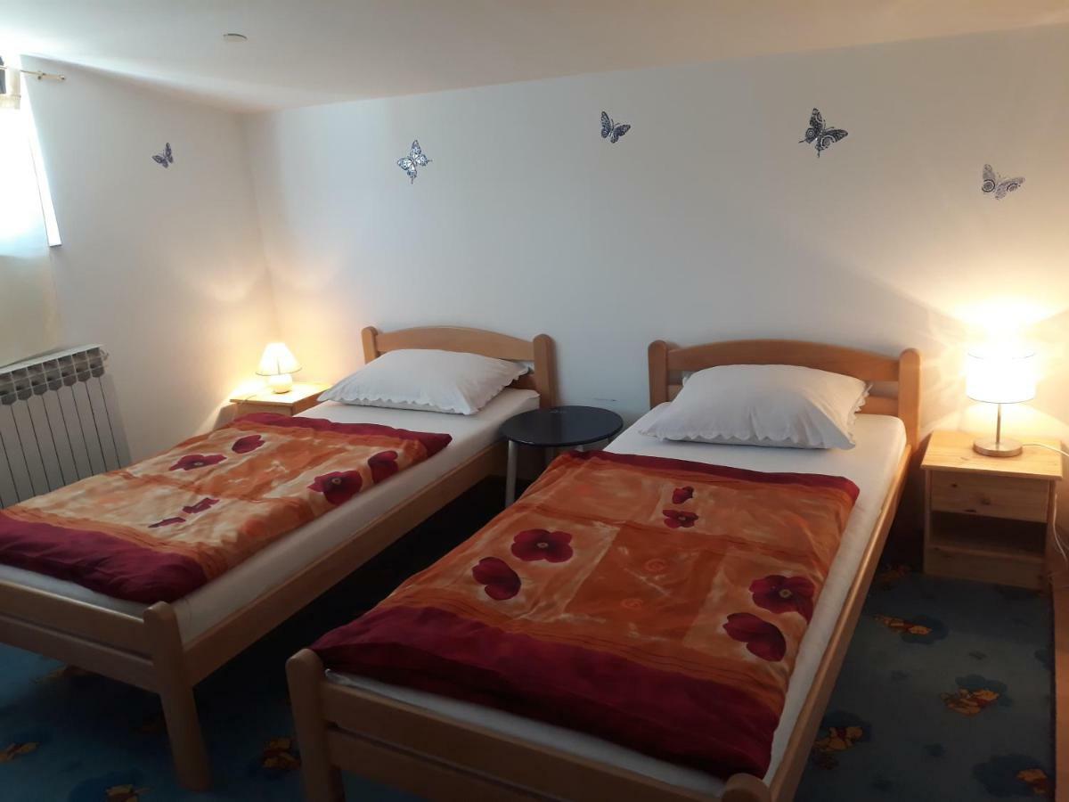 קארלובץ Apartmani Kristanic מראה חיצוני תמונה