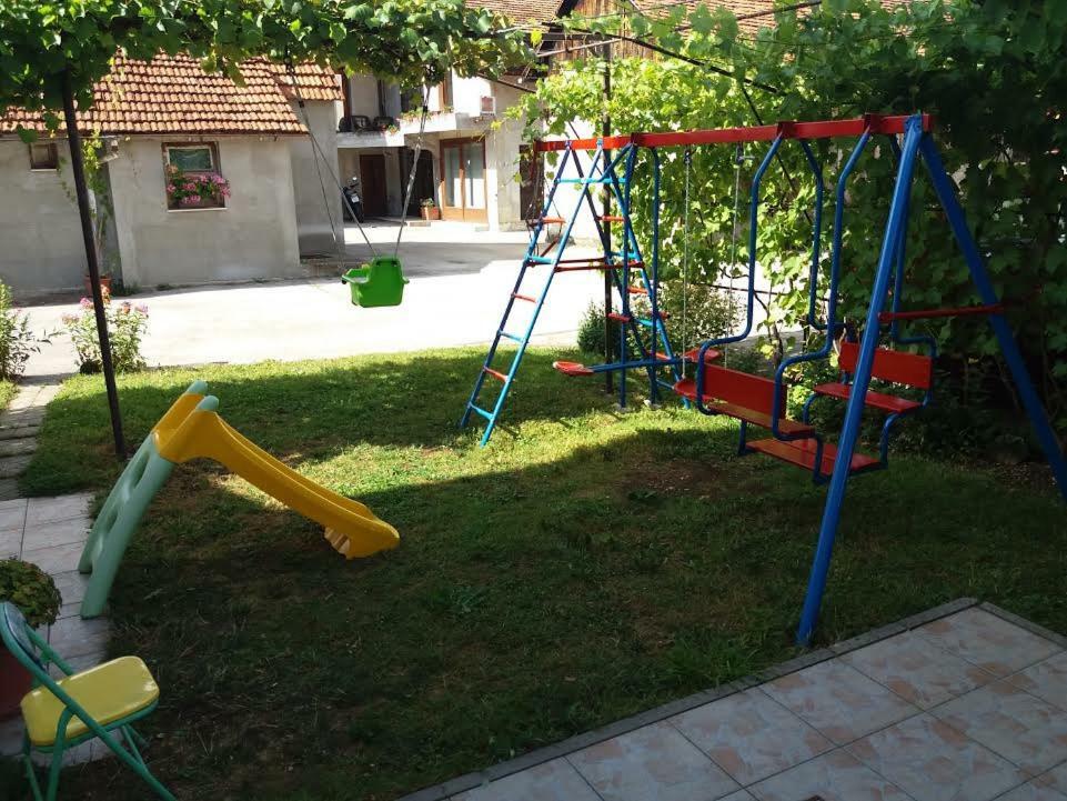 קארלובץ Apartmani Kristanic מראה חיצוני תמונה